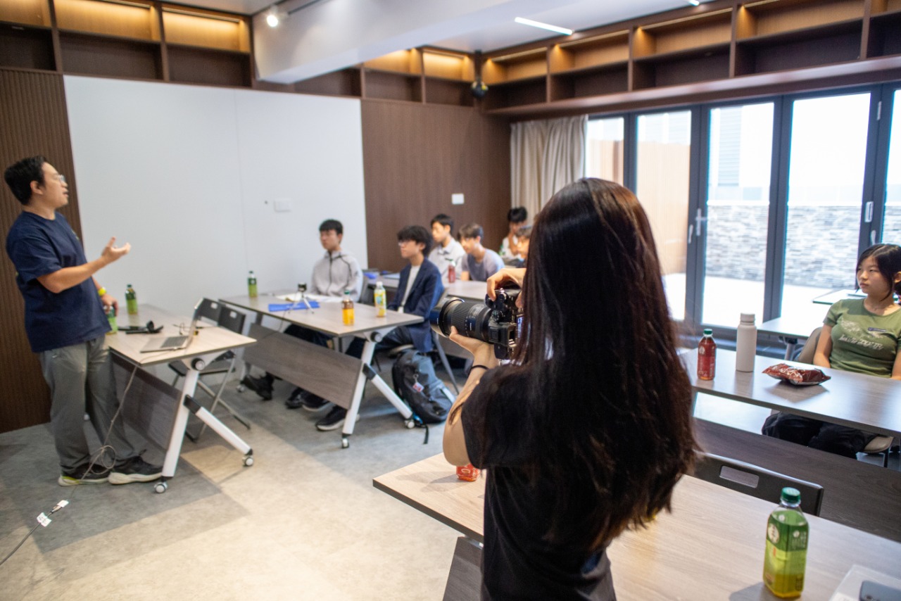 Seeing is Reading: VLM Intensive with Carry AI — 15