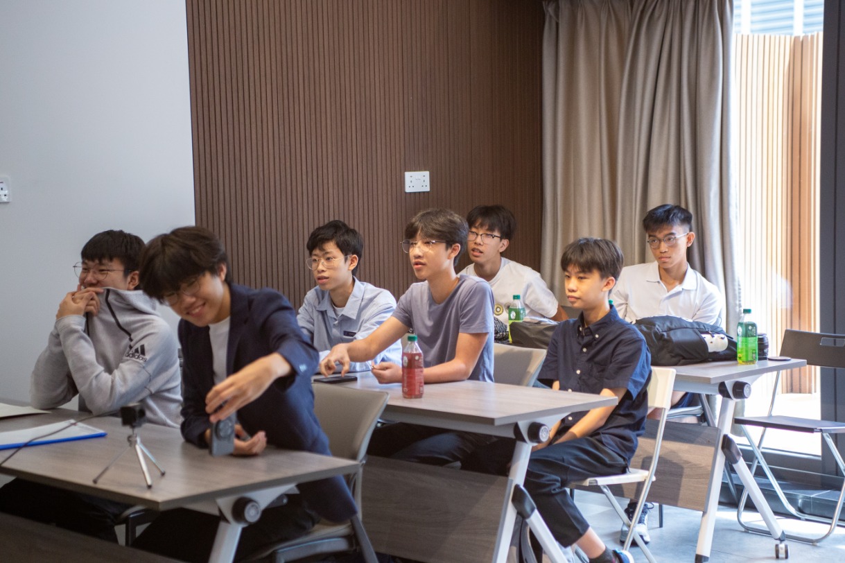 Seeing is Reading: VLM Intensive with Carry AI — 14